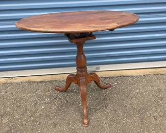 240 QueenAnneorFederalStyleAntiqueTiltTopTable