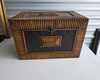 244 VintageStyleTrampArtBox