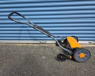 101 Fiskars17StaySharpManualPushReelMower