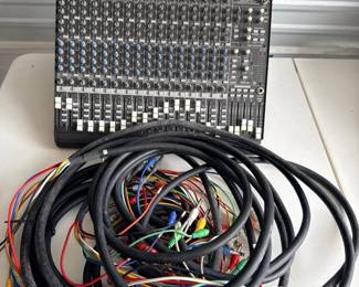 66 Mackie1604VLZPro16ChannelAnalogMixerAndAudioCables