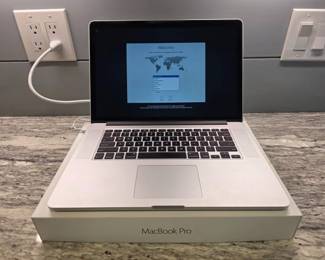 6 MacBookPro15RetinaDisplay256GhzIntelI716GBRAM512GBSSD