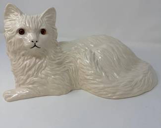 169 CeramicWhitePersianKittenFigurine