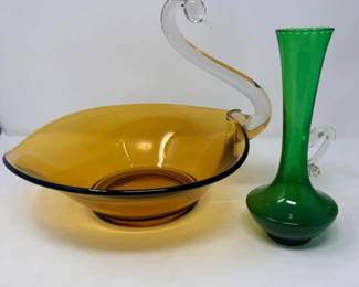 260 EmeraldGreenArtGlassVaseMidCenturyHandBlownGlassSwanBowl