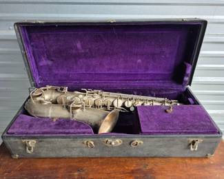 20 AntiqueBuescherTrueToneSeriesIIILowPitchSaxophone