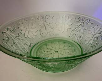 Tiara Indiana Glass Chantilly Green Serving Bowl