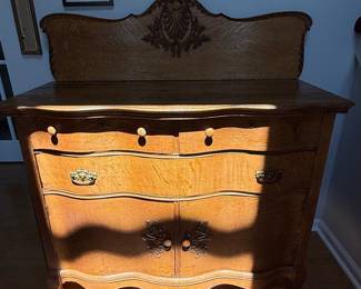 Tiger Oak Serpentine Front Dresser