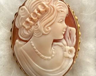 Vintage Carved Shell Cameo Brooch Pendant