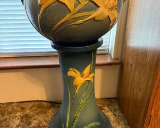 Roseville 671-8 Zephyr Lily