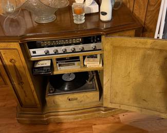 hi-fi cabinet