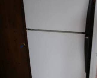 $125.00  Amana  refrigerator        18  cu  ft?