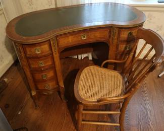 250.00 vintage Kneehole desk and chair