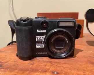Nikon COOLPIX Digital Camera Vtg