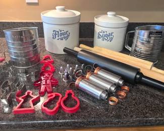 Pfaltzgraff Sugar  Flour Canisters Baking Items