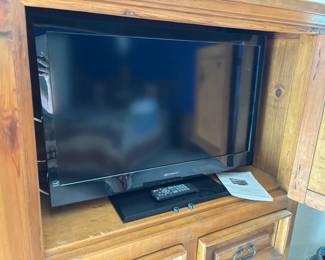 32 Emerson LCD TV
