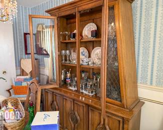 SAVE THE DATE! Please join Roman and Company Estate Sales for a beautiful, loaded Eastside home at 8808 Sampson Court, EPTX 79925 on SAT, 4/25/26 8A-2P AND SUN, 4/26/26 9A-2P. Items include MCM Living, Dining and and BR furniture, black lacquer Baldwin piano, vintage black lacquer Zenith console stereo, tons of Star Trek memorabilia, decor, china, vintage bar items, yard and garden, antique Singer treadle machine, holiday decor, sewing/craft supplies, games and much more!  Images available at www.rocoestatesales.com  WHERE: 8808 Sampson Court, El Paso, TX 79925 WHEN: SAT 04/25/26 8A-2P and SUN 04/26/26 9A-2P  No prices offered prior to sale date.&nbsp; Please bring assistance to load large and/or heavy items. Credit cards accepted with minimum $20.00 purchase. We look forward to seeing you at the sale!