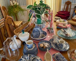 SAVE THE DATE! Please join Roman and Company Estate Sales for a beautiful, loaded Eastside home at 8808 Sampson Court, EPTX 79925 on SAT, 4/25/26 8A-2P AND SUN, 4/26/26 9A-2P. Items include MCM Living, Dining and and BR furniture, black lacquer Baldwin piano, vintage black lacquer Zenith console stereo, tons of Star Trek memorabilia, decor, china, vintage bar items, yard and garden, antique Singer treadle machine, holiday decor, sewing/craft supplies, games and much more!  Images available at www.rocoestatesales.com  WHERE: 8808 Sampson Court, El Paso, TX 79925 WHEN: SAT 04/25/26 8A-2P and SUN 04/26/26 9A-2P  No prices offered prior to sale date.&nbsp; Please bring assistance to load large and/or heavy items. Credit cards accepted with minimum $20.00 purchase. We look forward to seeing you at the sale!