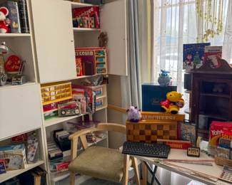 SAVE THE DATE! Please join Roman and Company Estate Sales for a beautiful, loaded Eastside home at 8808 Sampson Court, EPTX 79925 on SAT, 4/25/26 8A-2P AND SUN, 4/26/26 9A-2P. Items include MCM Living, Dining and and BR furniture, black lacquer Baldwin piano, vintage black lacquer Zenith console stereo, tons of Star Trek memorabilia, decor, china, vintage bar items, yard and garden, antique Singer treadle machine, holiday decor, sewing/craft supplies, games and much more!  Images available at www.rocoestatesales.com  WHERE: 8808 Sampson Court, El Paso, TX 79925 WHEN: SAT 04/25/26 8A-2P and SUN 04/26/26 9A-2P  No prices offered prior to sale date.&nbsp; Please bring assistance to load large and/or heavy items. Credit cards accepted with minimum $20.00 purchase. We look forward to seeing you at the sale!