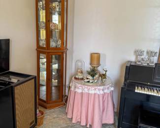 SAVE THE DATE! Please join Roman and Company Estate Sales for a beautiful, loaded Eastside home at 8808 Sampson Court, EPTX 79925 on SAT, 4/25/26 8A-2P AND SUN, 4/26/26 9A-2P. Items include MCM Living, Dining and and BR furniture, black lacquer Baldwin piano, vintage black lacquer Zenith console stereo, tons of Star Trek memorabilia, decor, china, vintage bar items, yard and garden, antique Singer treadle machine, holiday decor, sewing/craft supplies, games and much more!  Images available at www.rocoestatesales.com  WHERE: 8808 Sampson Court, El Paso, TX 79925 WHEN: SAT 04/25/26 8A-2P and SUN 04/26/26 9A-2P  No prices offered prior to sale date.&nbsp; Please bring assistance to load large and/or heavy items. Credit cards accepted with minimum $20.00 purchase. We look forward to seeing you at the sale!