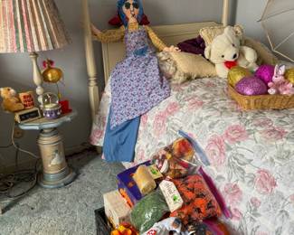 SAVE THE DATE! Please join Roman and Company Estate Sales for a beautiful, loaded Eastside home at 8808 Sampson Court, EPTX 79925 on SAT, 4/25/26 8A-2P AND SUN, 4/26/26 9A-2P. Items include MCM Living, Dining and and BR furniture, black lacquer Baldwin piano, vintage black lacquer Zenith console stereo, tons of Star Trek memorabilia, decor, china, vintage bar items, yard and garden, antique Singer treadle machine, holiday decor, sewing/craft supplies, games and much more!  Images available at www.rocoestatesales.com  WHERE: 8808 Sampson Court, El Paso, TX 79925 WHEN: SAT 04/25/26 8A-2P and SUN 04/26/26 9A-2P  No prices offered prior to sale date.&nbsp; Please bring assistance to load large and/or heavy items. Credit cards accepted with minimum $20.00 purchase. We look forward to seeing you at the sale!