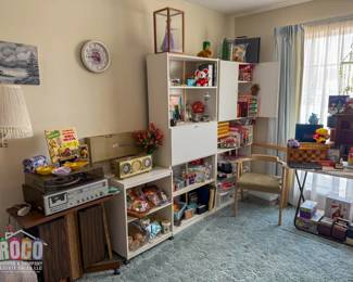 SAVE THE DATE! Please join Roman and Company Estate Sales for a beautiful, loaded Eastside home at 8808 Sampson Court, EPTX 79925 on SAT, 4/25/26 8A-2P AND SUN, 4/26/26 9A-2P. Items include MCM Living, Dining and and BR furniture, black lacquer Baldwin piano, vintage black lacquer Zenith console stereo, tons of Star Trek memorabilia, decor, china, vintage bar items, yard and garden, antique Singer treadle machine, holiday decor, sewing/craft supplies, games and much more!  Images available at www.rocoestatesales.com  WHERE: 8808 Sampson Court, El Paso, TX 79925 WHEN: SAT 04/25/26 8A-2P and SUN 04/26/26 9A-2P  No prices offered prior to sale date.&nbsp; Please bring assistance to load large and/or heavy items. Credit cards accepted with minimum $20.00 purchase. We look forward to seeing you at the sale!