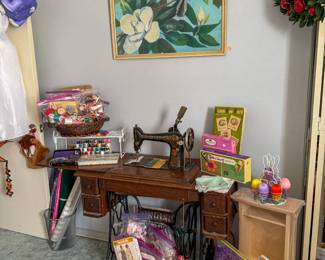 SAVE THE DATE! Please join Roman and Company Estate Sales for a beautiful, loaded Eastside home at 8808 Sampson Court, EPTX 79925 on SAT, 4/25/26 8A-2P AND SUN, 4/26/26 9A-2P. Items include MCM Living, Dining and and BR furniture, black lacquer Baldwin piano, vintage black lacquer Zenith console stereo, tons of Star Trek memorabilia, decor, china, vintage bar items, yard and garden, antique Singer treadle machine, holiday decor, sewing/craft supplies, games and much more!  Images available at www.rocoestatesales.com  WHERE: 8808 Sampson Court, El Paso, TX 79925 WHEN: SAT 04/25/26 8A-2P and SUN 04/26/26 9A-2P  No prices offered prior to sale date.&nbsp; Please bring assistance to load large and/or heavy items. Credit cards accepted with minimum $20.00 purchase. We look forward to seeing you at the sale!