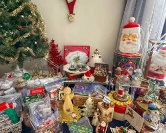 SAVE THE DATE! Please join Roman and Company Estate Sales for a beautiful, loaded Eastside home at 8808 Sampson Court, EPTX 79925 on SAT, 4/25/26 8A-2P AND SUN, 4/26/26 9A-2P. Items include MCM Living, Dining and and BR furniture, black lacquer Baldwin piano, vintage black lacquer Zenith console stereo, tons of Star Trek memorabilia, decor, china, vintage bar items, yard and garden, antique Singer treadle machine, holiday decor, sewing/craft supplies, games and much more!  Images available at www.rocoestatesales.com  WHERE: 8808 Sampson Court, El Paso, TX 79925 WHEN: SAT 04/25/26 8A-2P and SUN 04/26/26 9A-2P  No prices offered prior to sale date.&nbsp; Please bring assistance to load large and/or heavy items. Credit cards accepted with minimum $20.00 purchase. We look forward to seeing you at the sale!