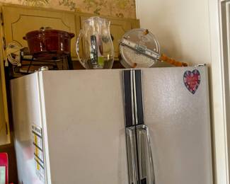 SAVE THE DATE! Please join Roman and Company Estate Sales for a beautiful, loaded Eastside home at 8808 Sampson Court, EPTX 79925 on SAT, 4/25/26 8A-2P AND SUN, 4/26/26 9A-2P. Items include MCM Living, Dining and and BR furniture, black lacquer Baldwin piano, vintage black lacquer Zenith console stereo, tons of Star Trek memorabilia, decor, china, vintage bar items, yard and garden, antique Singer treadle machine, holiday decor, sewing/craft supplies, games and much more!  Images available at www.rocoestatesales.com  WHERE: 8808 Sampson Court, El Paso, TX 79925 WHEN: SAT 04/25/26 8A-2P and SUN 04/26/26 9A-2P  No prices offered prior to sale date.&nbsp; Please bring assistance to load large and/or heavy items. Credit cards accepted with minimum $20.00 purchase. We look forward to seeing you at the sale!