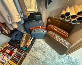 SAVE THE DATE! Please join Roman and Company Estate Sales for a beautiful, loaded Eastside home at 8808 Sampson Court, EPTX 79925 on SAT, 4/25/26 8A-2P AND SUN, 4/26/26 9A-2P. Items include MCM Living, Dining and and BR furniture, black lacquer Baldwin piano, vintage black lacquer Zenith console stereo, tons of Star Trek memorabilia, decor, china, vintage bar items, yard and garden, antique Singer treadle machine, holiday decor, sewing/craft supplies, games and much more!  Images available at www.rocoestatesales.com  WHERE: 8808 Sampson Court, El Paso, TX 79925 WHEN: SAT 04/25/26 8A-2P and SUN 04/26/26 9A-2P  No prices offered prior to sale date.&nbsp; Please bring assistance to load large and/or heavy items. Credit cards accepted with minimum $20.00 purchase. We look forward to seeing you at the sale!