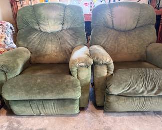 Set of green fabric recliners 