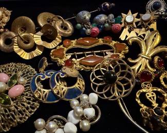 Costume Jewelry over 100lbs!