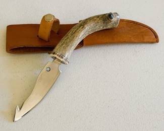 Hunting Knife w/ Antler Handle & Leather Sheath – Skinner w/ Gut Hook