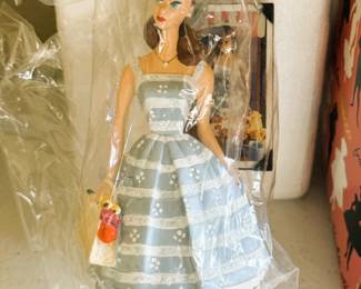 Vintage Enesco Barbie Figurine “Suburban Shopper 1959” From Barbie With Love w/ Box