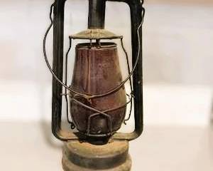 Antique Kerosene Lantern – Rustic Farm Barn Light