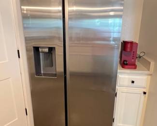 Samsung side-by-side refrigerator/freezer