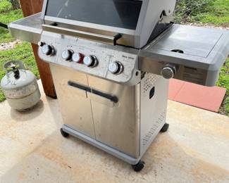 Monument Mesa stainless steel propane gas grill