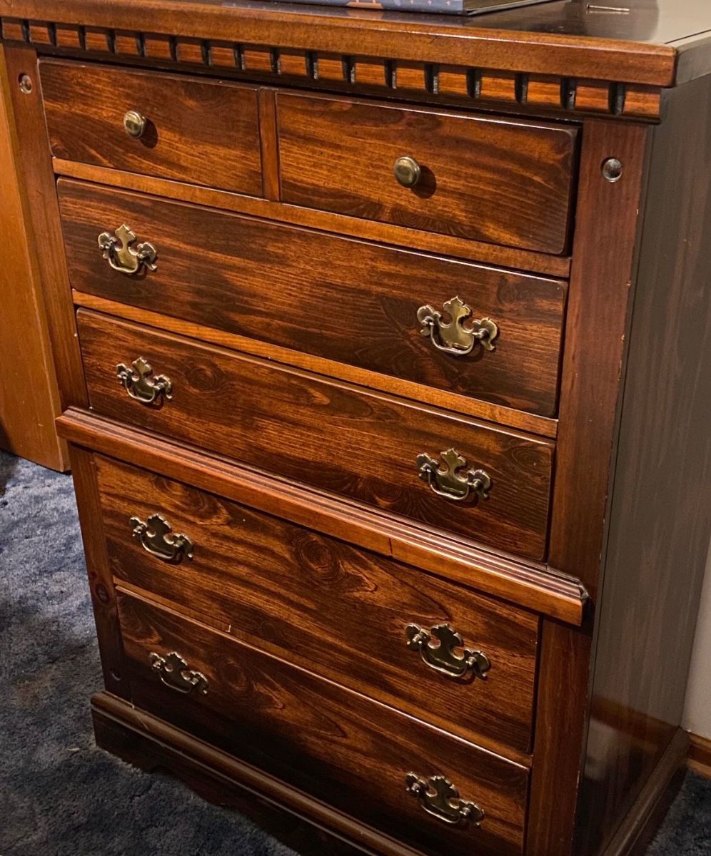 Chest of drawers, matches dresser