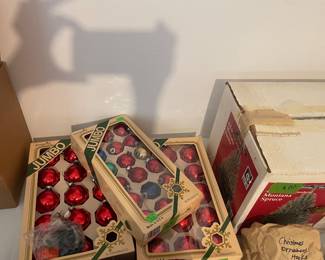 Boxed ornaments 