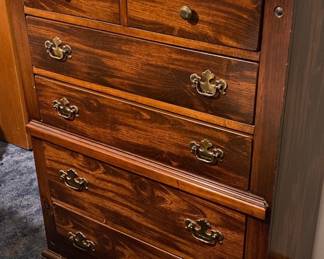 Chest of drawers, matches dresser