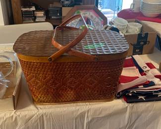 Misc flags vtg picnic basket