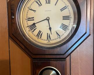 Battery operated clock