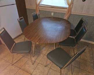 formica / chrome kitchen table & chairs 