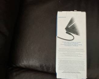 Insignia 65W Universal Laptop Charger