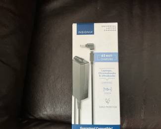 Insignia 65W Universal Laptop Charger