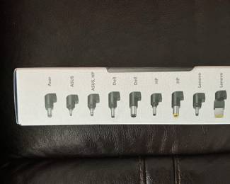 Insignia 65W Universal Laptop Charger