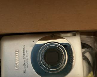Canon PowerShot SD1300 IS Digital ELPH Camera