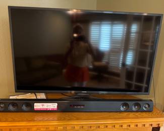 #8 - $80 - Samsung TV 40" 2018 with LG sound bar 2015