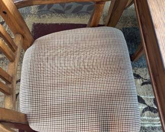 #2 - $600 - Dining table 59Lx42Wx30H - 6 chairs & 2 armchairs 