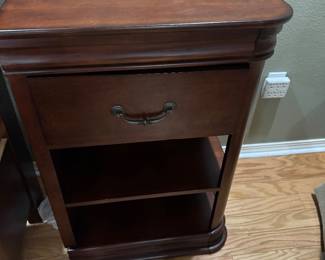 #43 - $150 -Right night chest 2 drawers & 1 shelve 22Lx16Wx32T