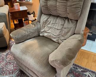 #29 - $150 - Manual recliner 