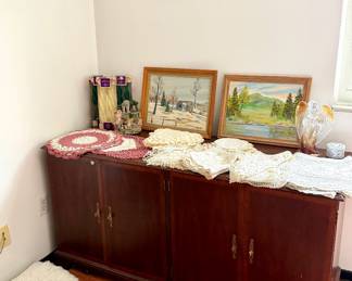 Wood cabinet + doilies